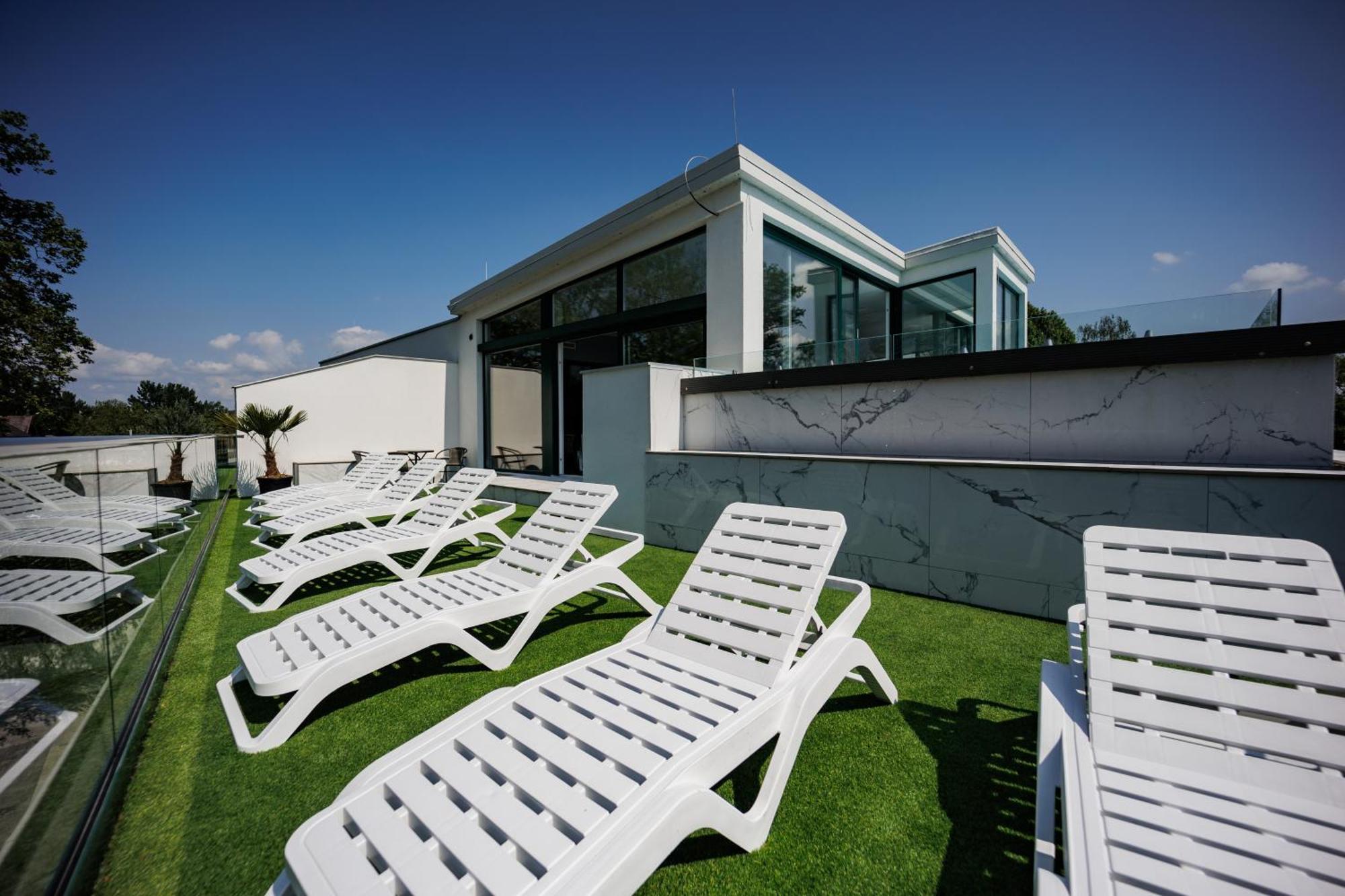 Villa Bauhaus Labi Garden Wellness Apartman Siofok Ngoại thất bức ảnh