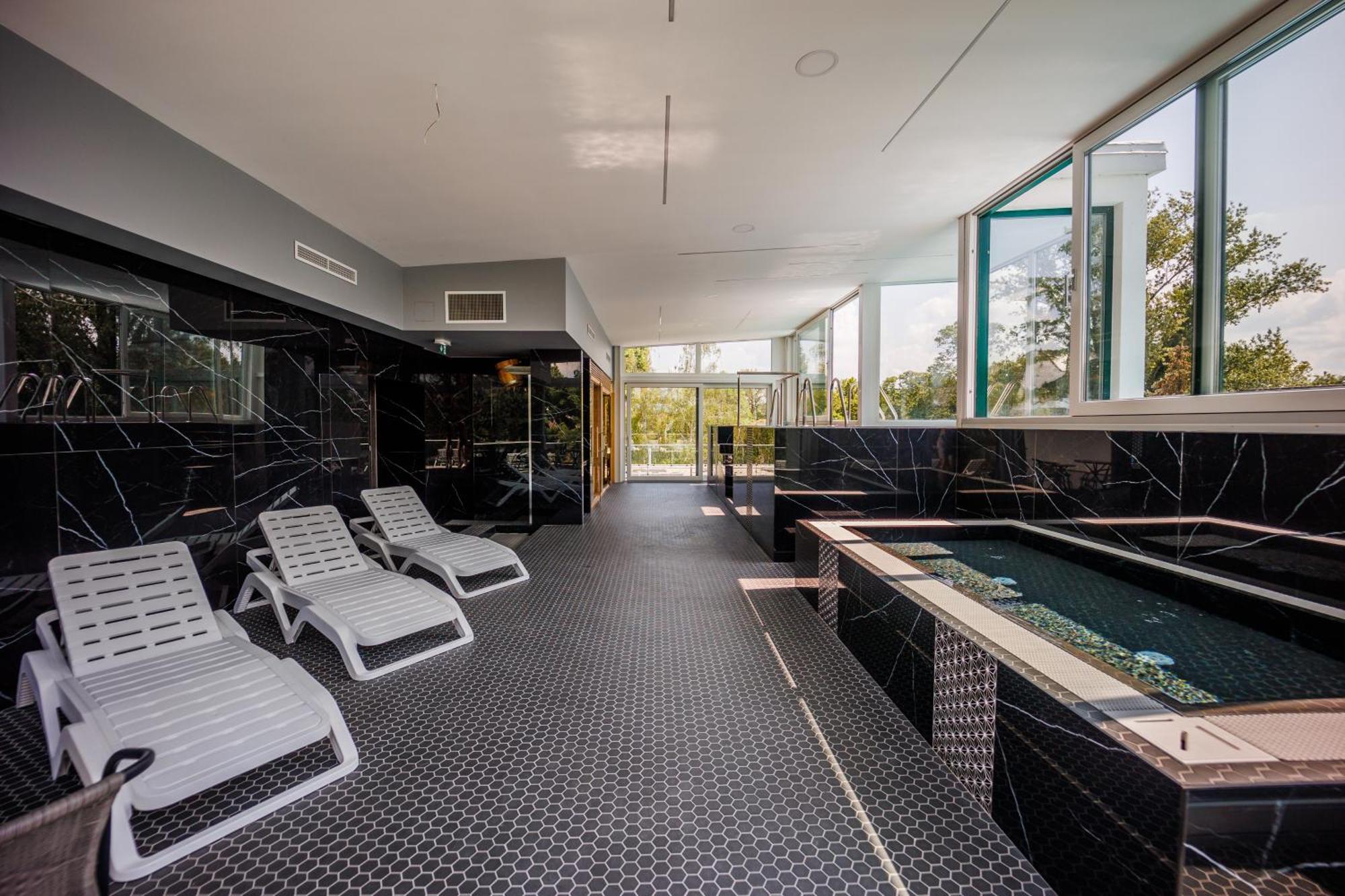 Villa Bauhaus Labi Garden Wellness Apartman Siofok Ngoại thất bức ảnh